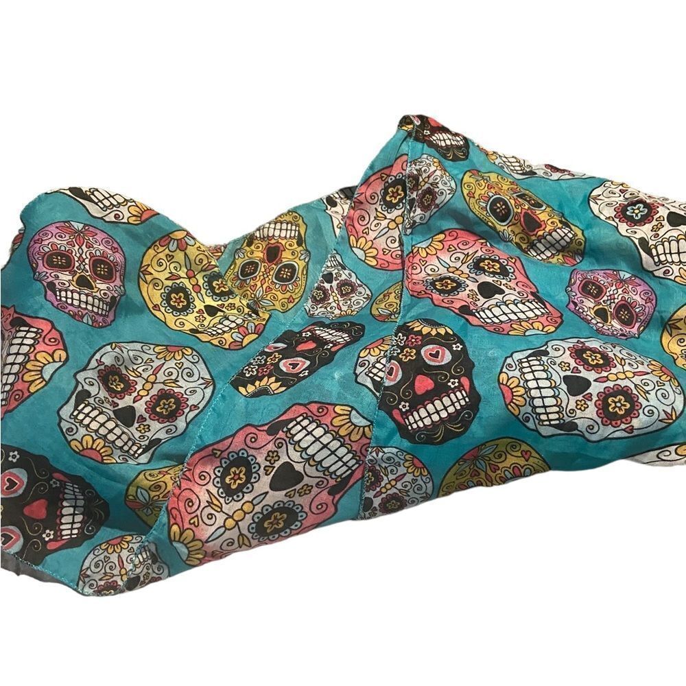 Hot Topic like new skeleton scarfโexcellentโcondition